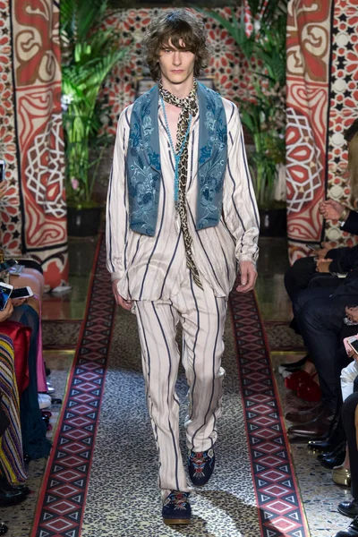 Look 24